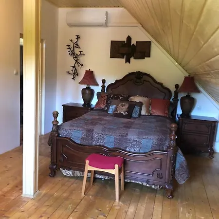 R&b Vendeghaz Balatonakarattya