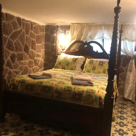 R&b Vendeghaz Balatonakarattya