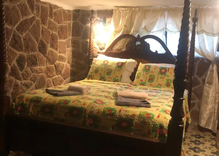 R&b Vendeghaz בלטונקראטיה